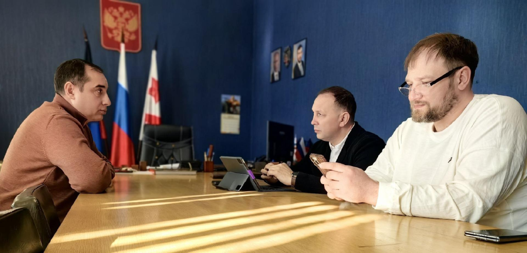 20 января 2025 года, в Снежном прошла рабочая встреча Минцифры ДНР с руководством ГО Снежное